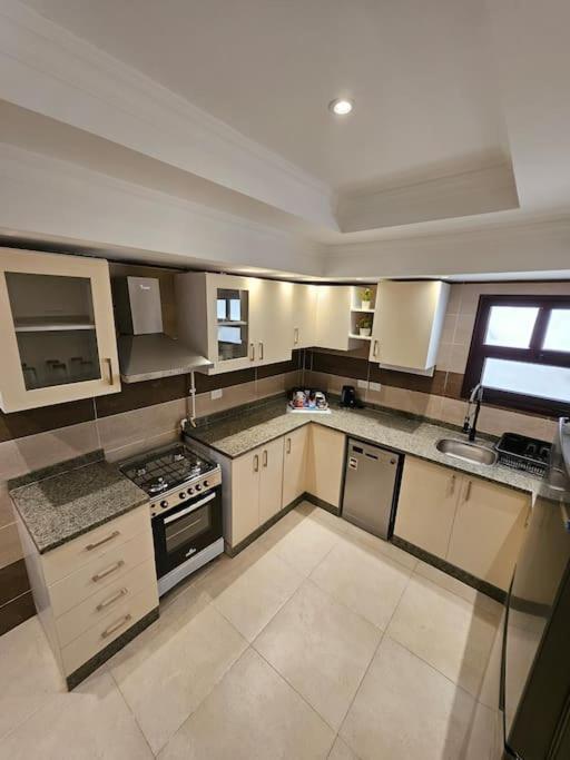 Luxury 3 Bedroom By A1 - 303 *