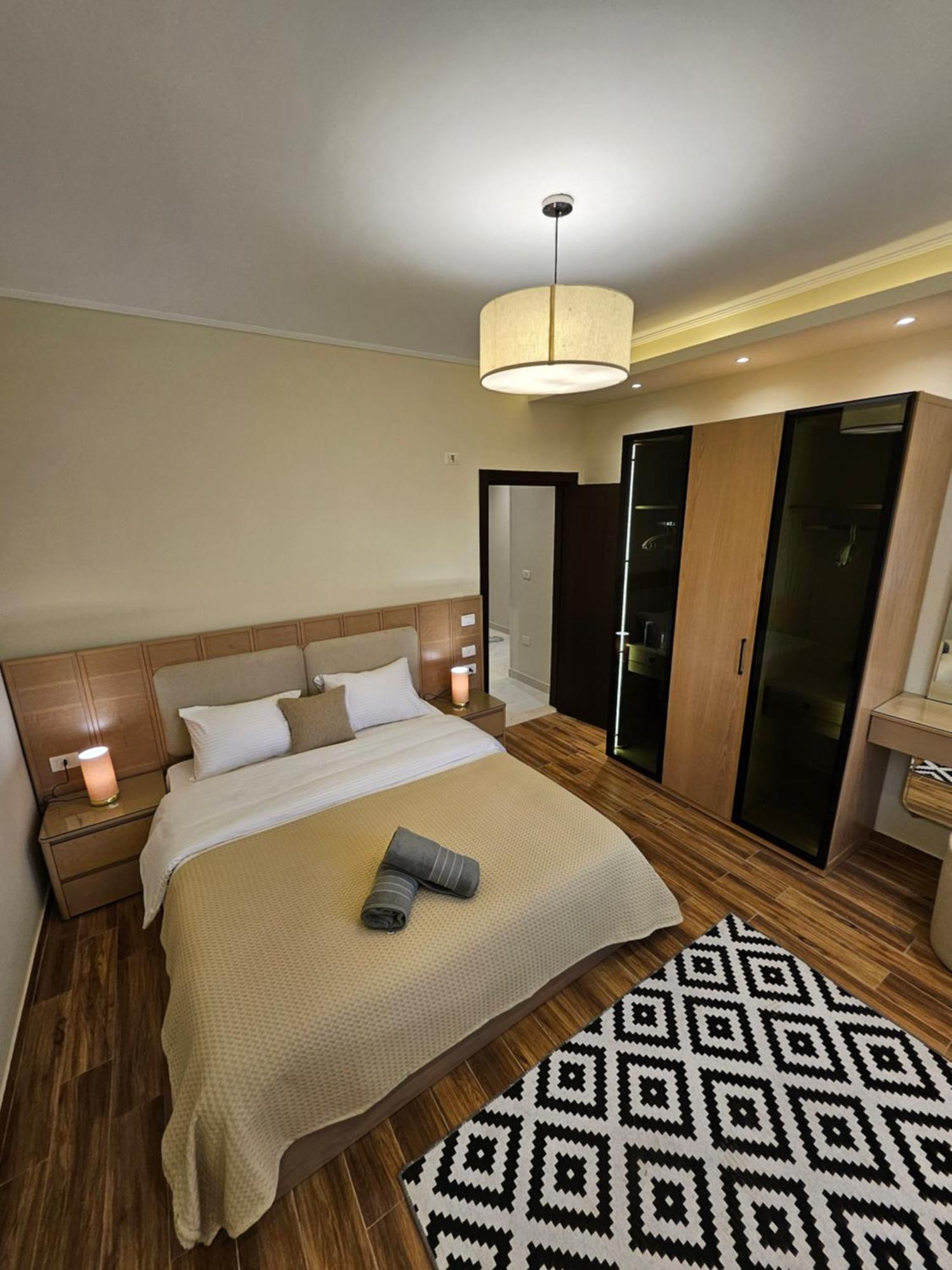 Luxury 3 Bedroom By A1 - 303 Apartment
